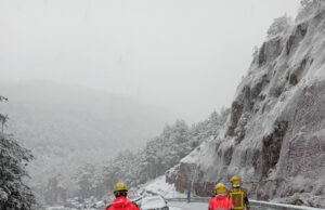 Els Bombers atenen 256 serveis per pluja i neu, entre els quals diversos avisos per vehicles bloquejats