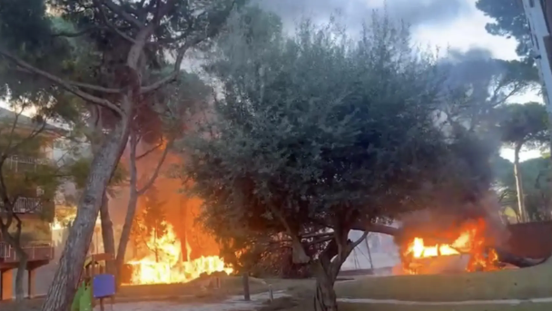 Greu incendi a Gavà Mar