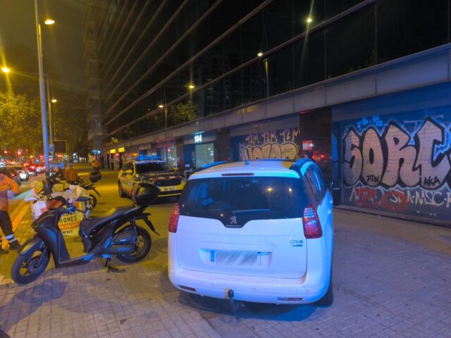 Detecten a l’aeroport un vehicle que transportava persones de manera il·legal.